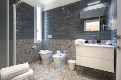 BAGNO CAMERA NERA